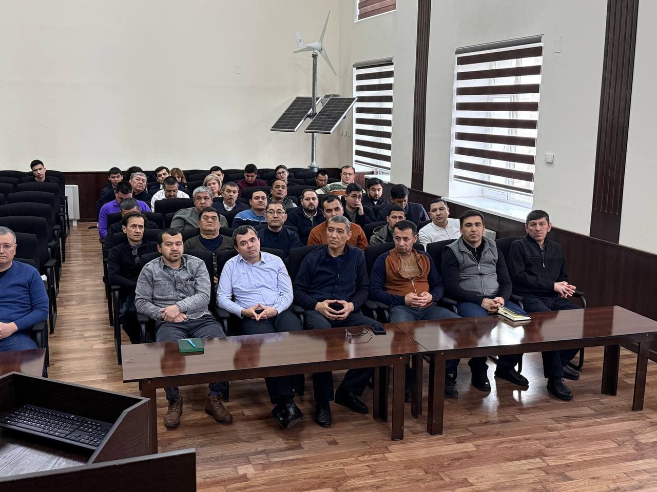 Favqulodda vaziyatlar vazirligi Akademiyasi mutaxassislari xodimlar bilan