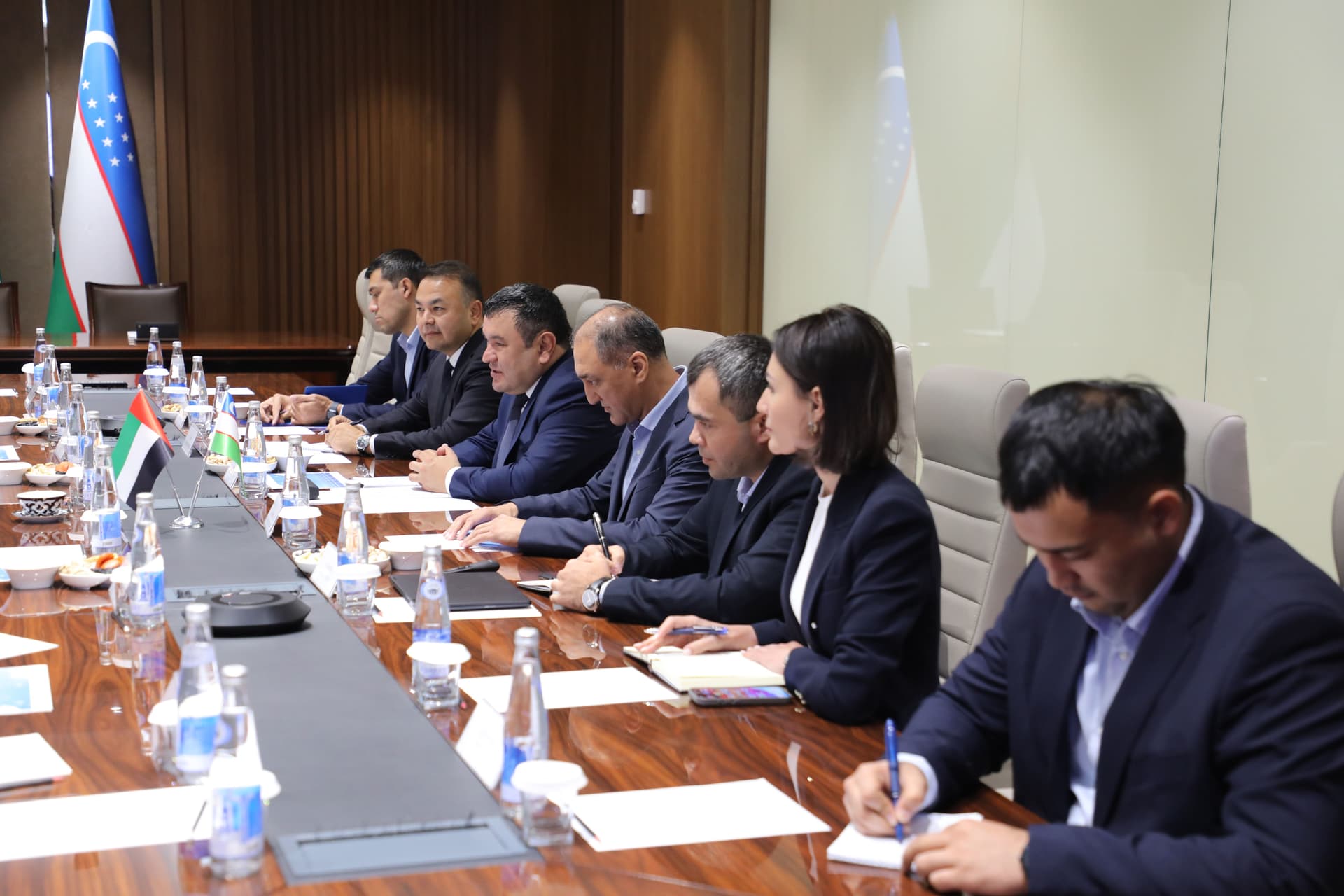 Energetika vazirligi va GSU delegatsiyasi muzokaralar stoli atrofida